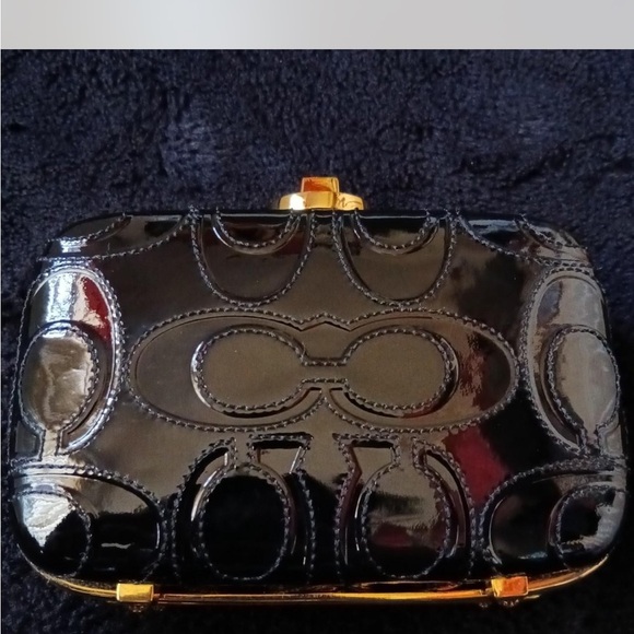 COACH Black Patent Leather Raised C Hard Shell Turnlock Clutch bag purse - Picture 3 of 4